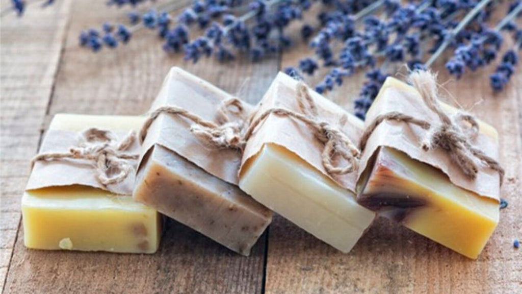 Propiedades y Beneficios de los Jabones Naturales: El Secreto para una Piel Radiante y Saludable